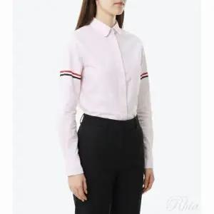 [톰브라운] 옥스포드 코튼 암밴드 클래식 라운드 칼라 셔츠 153194697