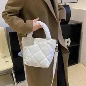 [패션] 여성용 캐주얼 미니 숄더백 크로스 숄더 가을 퀼팅 토트백 데일리 가방