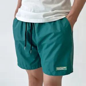 로고 패치 얇은 남성 반바지 여름 비치웨어 허리밴딩 남자숏팬츠 시원한바지 슬랙스