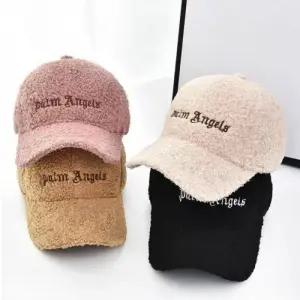 겨울 따뜻한 느낌 뽀글이 여성 엔젤 레터링 볼캡