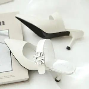 [신상오픈런]뾰족코 파스텔뮬 하이힐 흰색 스틸레토 큐빅 (30316898)