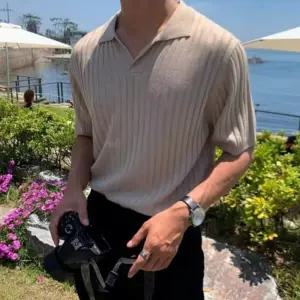 남자 노단추 데이트룩 심플 포인트 카라 니트 티셔츠