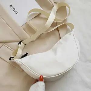 반달 모양 캐주얼 크로스백 여행 소지품 보조 가방 여자반달백