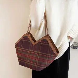 하트라인 체크패턴 가죽라운드 여성 숄더백주름가방 러브켓 라탄쇼퍼 여자운동 미니 체인 비치 버킷 투명