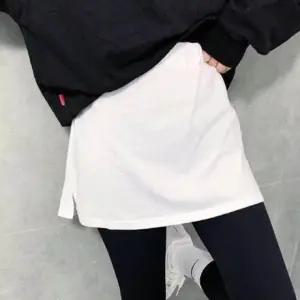 엉덩이 가리개 옆절개 디자인 후드나 맨투맨에 레이어드해서 입기 좋은 페이크 스커트