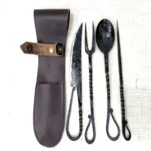 식기 세트 손으로 만든 중세 바이킹 트위스트 디자인 완전 기능성 포크 나이프 스푼 및 푸드 스틱 가죽
