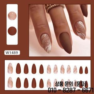 24pcs 가을과 겨울 골드 라인 아몬드 서리로 덥은 거짓 손톱 도구로 팁에 중간 프레스 장식 가짜 아크릴 네