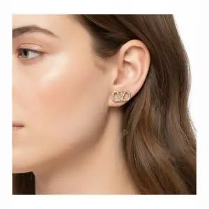 발렌티노 25FW 크리스탈 V 로고 시그니처 이어링 (7W0J0F85 YCW MH5 / 7W2J0F85 MH5)