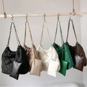 대용량 체인 보조 파우치 가방 숄더백 22가방 여성 보부상 퀼팅 패딩 빅사이즈 나일론 가방 여자