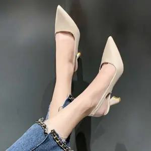 스트랩 디자인 여성 샌들 여성힐여성슬링백구두 힐 모던 스틸레토힐 2컬러 뾰족구두여성하이힐