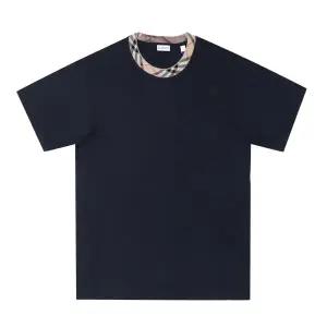 [버버리] 남성 체크 트리밍 반팔 티셔츠(8118959 A1222)