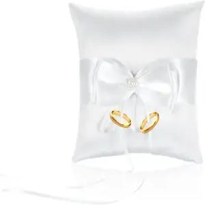 브루슬라드 링 베어러 베개 결혼식 베개와 보크노트 홀더 파티 장식용 5.5인치 x (흰색)