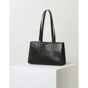 매장정품 JILL BY JILLSTUART [뉴스쿨] 로고배색 가죽 가로형 숄더백