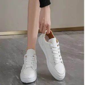 여성운동화 직장인 출근 룩 정장 운동화 화이트 스니커즈