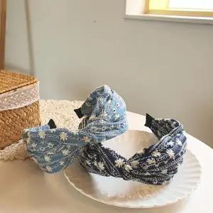 [신세계라이브쇼핑][옷자락] 여자 데일리 나들이 데이트룩 데님 자수 포인트 머리띠