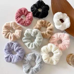 [오너클랜]몽글몽글 밍크 퍼 곱창 헤어밴드 헤어슈슈 털 머리끈
