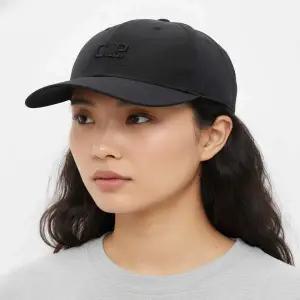 [발렌티노]CP COMPANY Chrome-R Logo Cap 16CMAC147A 005904A 999 크롬-R 로고 볼캡 822699