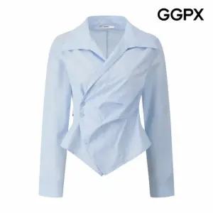 [GGPX] 투 버튼 랩 카라 블라우스 (GQ1SH011F)