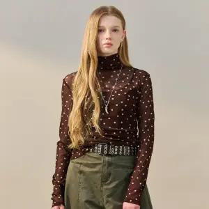 [MAXZA] 도트 시어 하이넥 셔링 슬림 티셔츠