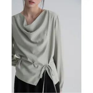 [에잇세컨즈] 카울넥 블라우스  라이트 그레이 (356364WM12)