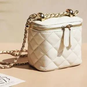 미니 누빔 퀼트 귀여운 체인줄 가방 아이보리