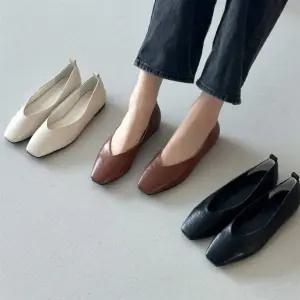 여자 스퀘어토 데일리 레더 플랫슈즈 단화