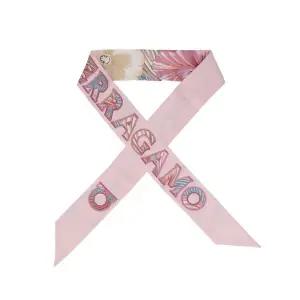 [페라가모] 여성 브레짜 프린트 스키니 트윌 스카프(32 1247 0789964)