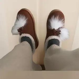 [신상오픈런]여성 양털 퍼방울 둥근코 가죽 플랫 슈즈 (44092252)