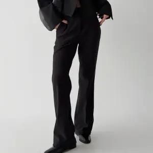 [신상오픈런]여성 사무실용 겨울 부츠컷 기모 스판 팬츠 (44092241)