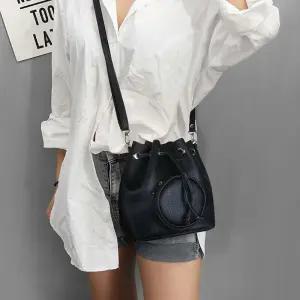 (스타일하우스)여행가방 보스턴백 캐리어 여성 코인포켓 복조리 버킷백 숄