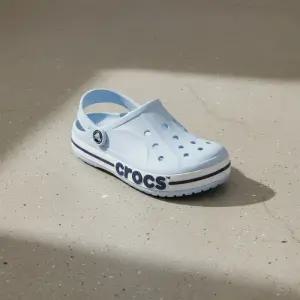 크록스 정상가64,900원 키즈 바야밴드 클로그 MBU 26SKCL207019 1314759