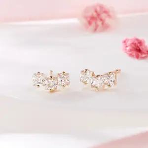 18K 라인 쿠션 사각컷 침귀걸이 한쌍 MNE42439