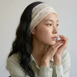 [다잇템] 여자 넓은 패턴 골지 벚꽃룩 꽃무늬 스웨터 헤어밴드