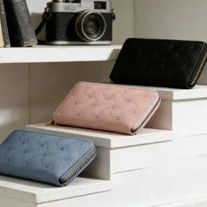 [셀러허브 패션]카드포켓 구조 하트 자수 여성 장지갑 지퍼형 손지갑 (47588586)