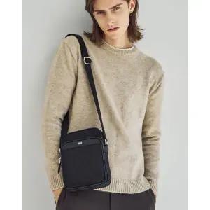 [매장정품] 닥스 남성 액세서리 블랙 DD패턴 포켓 미니크로스백 DBBA5FE45BK 3454648