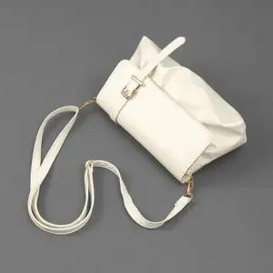 숄더백 아이보리 가죽 크로스가방