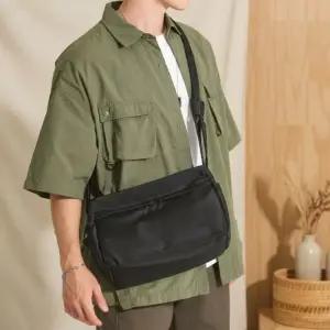 [옷자락]데일리용 남녀공용 실용 메신저백 여행 필수품