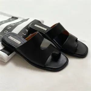 [오노마] ONM 가죽슬리퍼 여름 쪼리신발 데일리 플랫굽 유니크신발