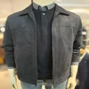 [트레몰로] (주)세정 트레몰로 25FW 평카라 스웨이드점퍼 네이비 TRNCL5F8471