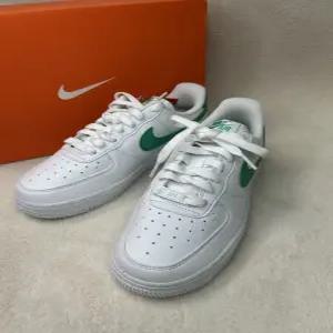 국내매장판 나이키 여성 운동화 신발 데일리화 에어 포스 1 07 NN DV3808-108