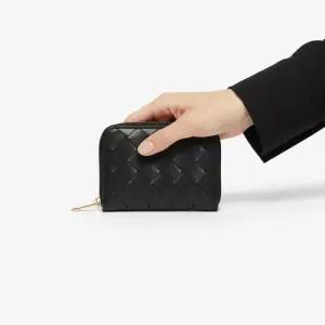 600874 V3UH1 8425 인트레치아토 블랙 지퍼 지갑 600874 VCPP2 8425 ) 배송