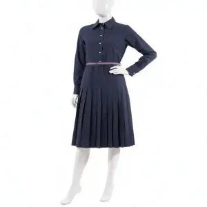 [톰브라운]THOM BROWNE 스트라이프 코튼 플란넬 미디 플리츠 바텀 벨트 드레스 FDSE89A F0351 415 823423