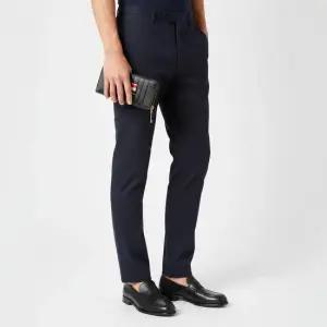 26SS 페블 그레인 하프 집어라운드 지갑 MAW080A 00198 001)