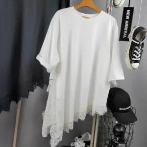 사선 언발 레이스배색 오버핏 라운드 반팔티