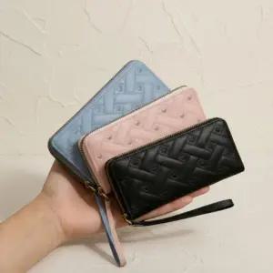 지퍼 구조 하트 자수 여성 장지갑 카드 수납 지갑