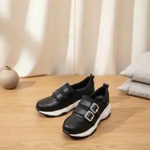 [다잇템] 여성 버클 플랫폼 미들 큐빅 두꺼운굽 슬립온