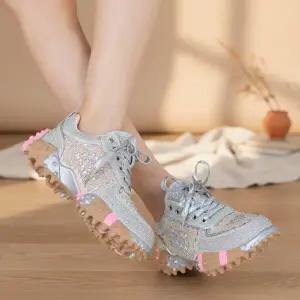 여성 유니크 반짝이 데일리 스니커즈