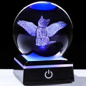 컬러풀한 LED 베이스가 있는 YWHL 고양이 기념 선물 애호가를 위한 엔젤 윙 크리스탈 볼이 3D 잃어버린