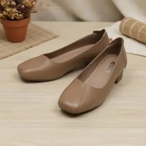 [다잇템] 여성용 컨템포러리 사각 클래식 블록힐 출근룩 펌프스