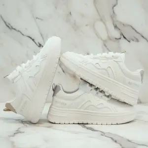 CCS7EF9여성 심플라인 일상 키높이 캐주얼 운동화